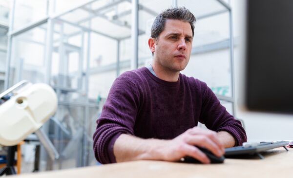 engineer-4922774_1920